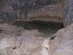 Ванночки с водой в пещере Партизанской