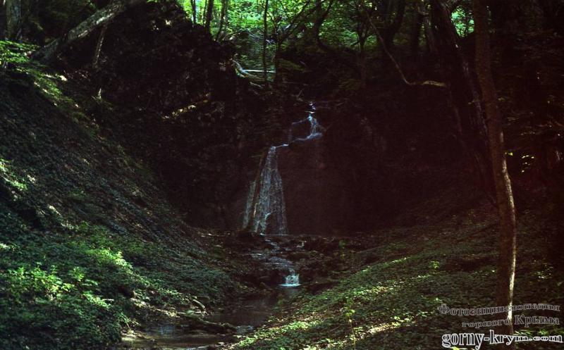 Водопад в ущелье Кизил-Таш