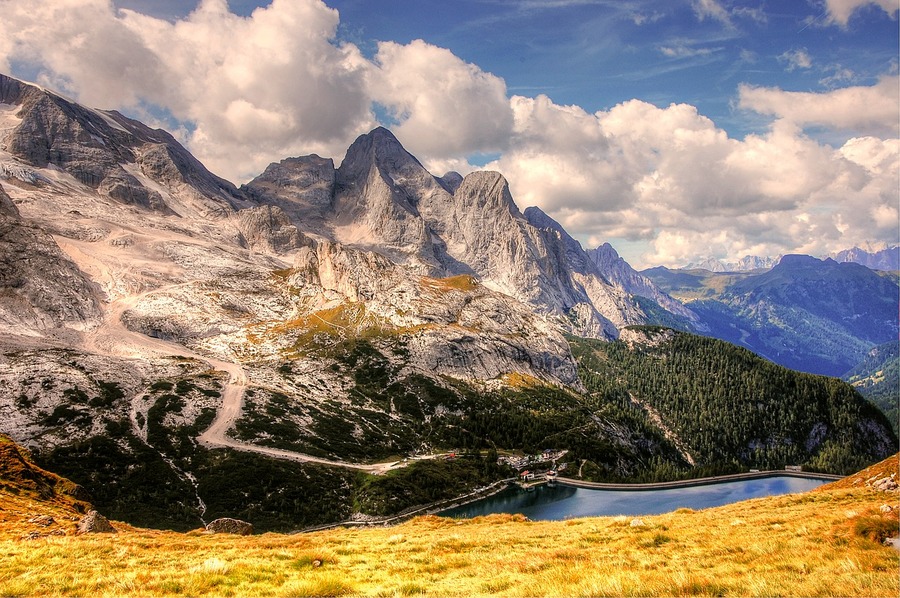 Доломитовые вершины являются одними из самых фотографируемых горных вершин в Европе