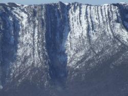 Обрывы Демерджи в ущелье Хапхал зимой