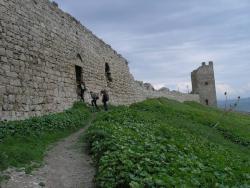 Башни Святого Климента и Криско, остатки крепостной стены Феодосийской крепости
