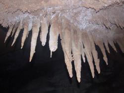 Сталактиты в  пещере Вялова