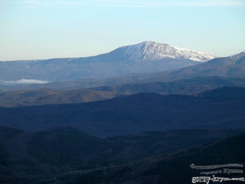 Вид на Чатырдаг с горы Комбопло
