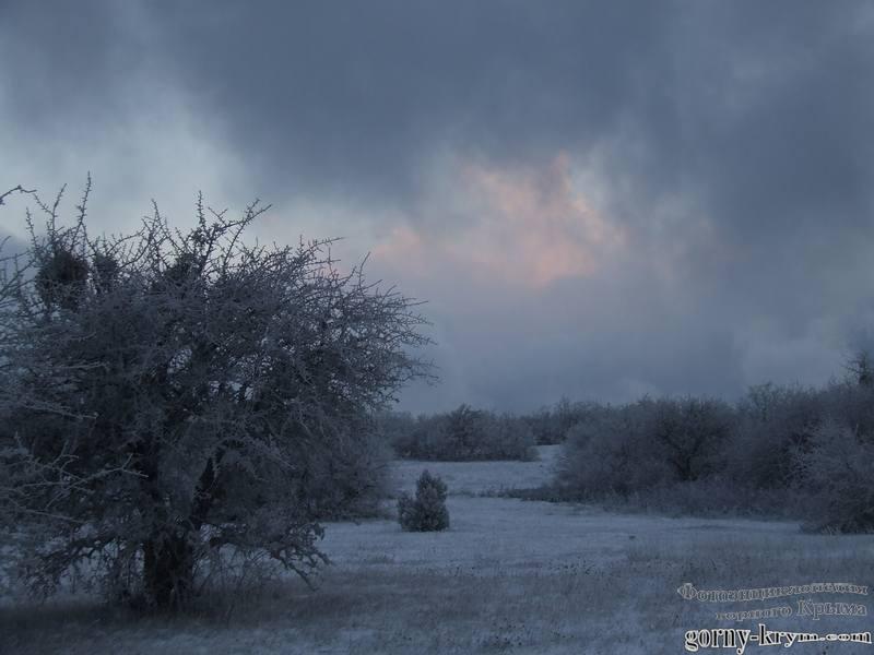Байдарская яйла зимой перед закатом солнца