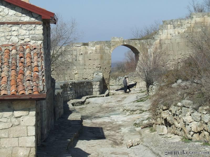 Ворота средней оборонительной стены - Орта-Капу