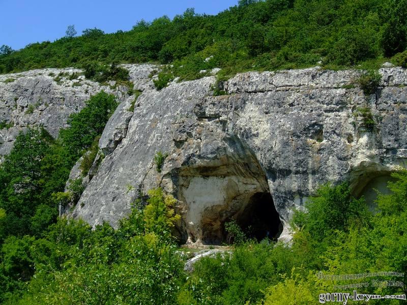 Пещера у монастыря Шулдан