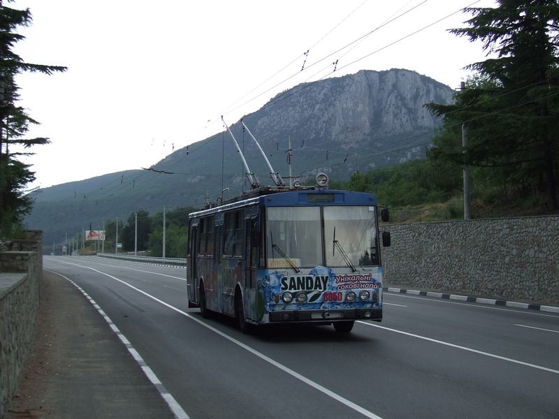 Троллейбус на трассе Симферополь-Ялта